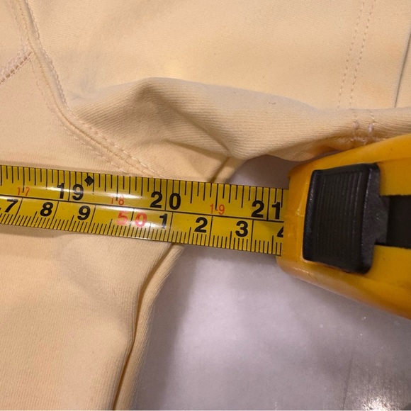 Ariat T Shirt Womens Sz L  Yellow Short Sleeve Performance Tee Crew-Neck Top - Picture 5 of 8